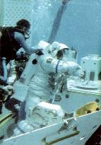 Astronauts train underwater